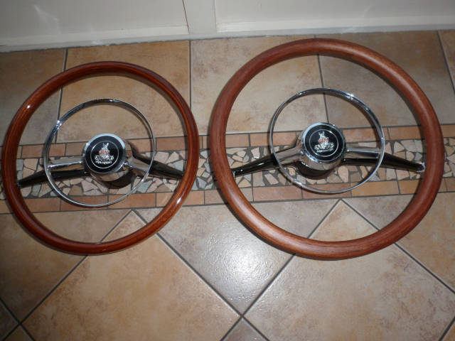 Both steering wheels in Mahogony using the circular wrapping method. The left steering wheel has a 6cm rim reduction and the steering wheel on the right has a 3cm thick rim and has a matt finish