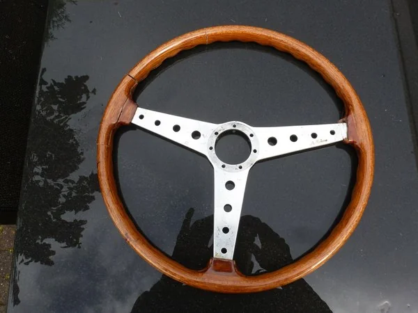 Alfa Romeo GT 1300 Hellebore steering wheel before restoration with cracks and missing wood