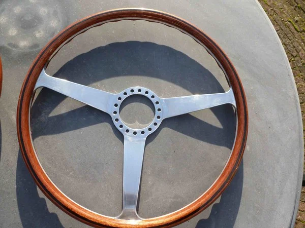 Ferrari 330 GT 2+2 Nardi steering wheel restored with new mahogany wood and 10 clear coat layers