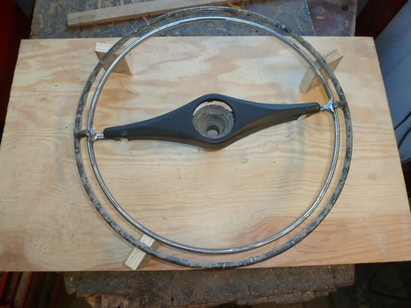 Jaguar MK2 steering wheel diameter reduction of 3 cm in progress