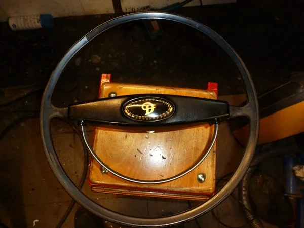 Jaguar XJ6 steering wheel as received with cracked plastic rim